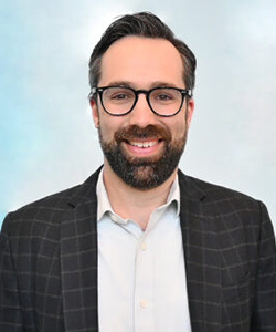 Dr. Christopher Farnsworth headshot