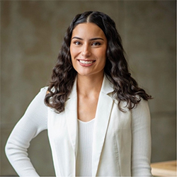 Laura Amaya headshot