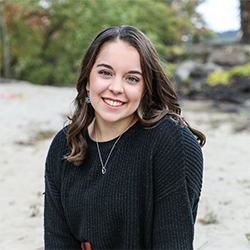 Shawna Lesmerises headshot
